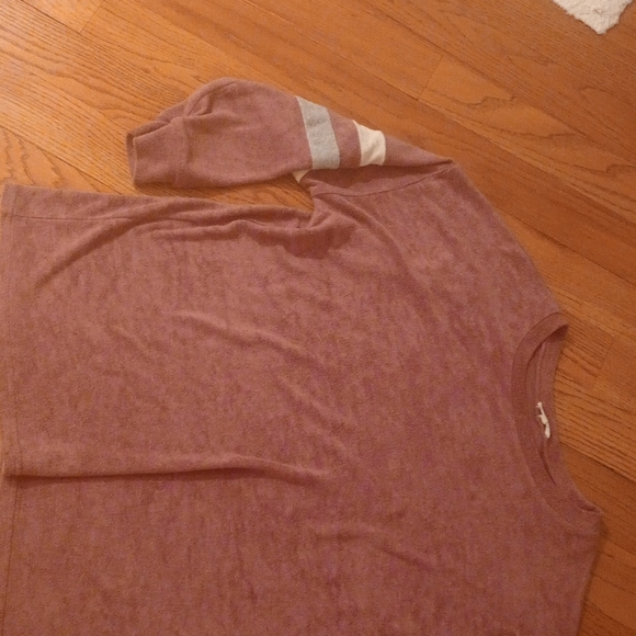 Large easel brand name sweatshirt n great condition worn Abt 4 times. Maroon clr - Picture 4 of 4